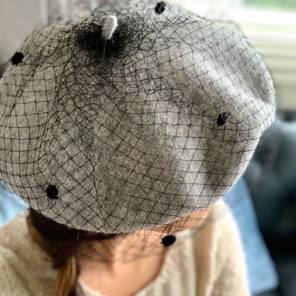 Callanan grey beret, 100% wool, birdcage netting